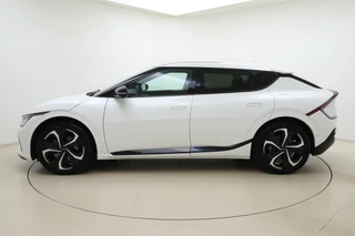 Kia EV6 GT-Line 77.4 kWh SOH: 100%! | Glazen schuifdak | Trekhaak | Stoel & Stuurverwarming | Electrische achterklep | Keyless | Rondomzicht camera / 8