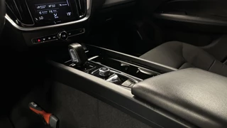 Volvo V60 2.0 B3 Momentum Business ECC NAVI CAMERA CARPLAY LM CRUISE. / 44