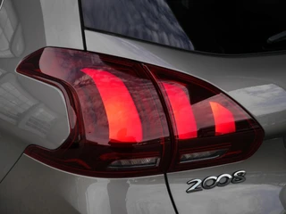 Peugeot 2008 1.2 110PK PureTech Allure | Apple Carplay | Navigatie | Cruise Control | Parkeersensoren | Camera / 34
