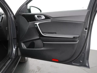 Kia XCeed 1.5 T-GDi GT-Line  - Automaat - Panorama dak - Stoel/Stuur verwarming - Navigatie - Climate Control - Achteruitrijcamera - Elektrische Achterklep - 7 jaar of 150.000km Fabrieksgarantie / 45