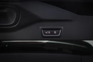 BMW X5 xDrive50e M-sport | PANORAMADAK | INDIVIDUAL VOLLEDER MERINO | HEAD UP | HARMAN KARDON | 360 CAMERA | MAXTON | 22" | / 25