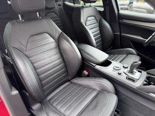 Alfa Romeo Stelvio 2.0 200pk Automaat AWD Sprint | Apple-Android | Parkeercamera | Adaptive Cruise Control / 7