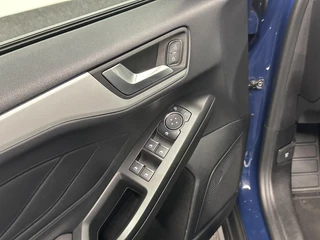 Ford Focus 1.0 EcoBoost Trend Edition Business CAMERA CARPLAY NAVI LM. / 17