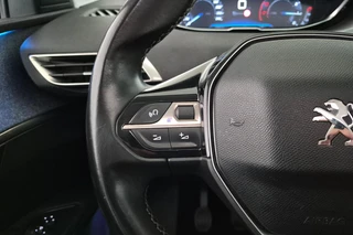 Peugeot 3008 1.2 PureTech Allure / 10