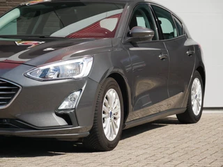 Ford Focus 1.5 EcoBoost Titanium Business NL Auto| Trekhaak| Dealer onderhouden / 25