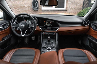 Alfa Romeo Giulia 2.0T Super 200 PK Aut Pano Keyless Half/Leder Xenon 19'' / 11