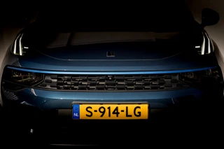 Lynk & Co 01 1.5 Plug-in Hybrid 262 Pk Panoramadak | 75 km Elektrisch | 360 Camera | Full Map Navi | NL Auto | 20 inch. LMV | 1e eigenaar / 42
