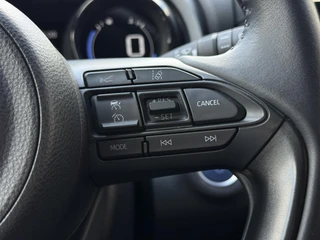 Toyota Yaris 1.5 Hybrid Executive APPLE/ANDROID AUTO LM-VELGEN CLIMA PARK-SENSOR / 18