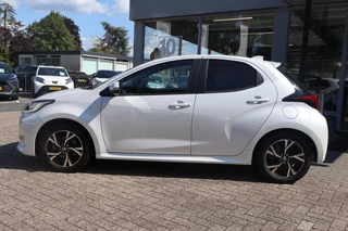 Toyota Yaris 1.5 HYBRID 115 STYLE STOEL-STUUR VERW. DODEHOEK LED KOPLAMPEN KEYLESS PARK.SENSOREN V+A / 17