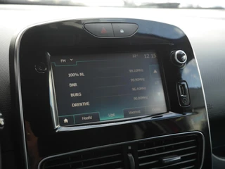 Renault Clio Estate 0.9 TCe Limited 90pk | Navigatie | Trekhaak | Airco | Cruise Control | Parkeerhulp achter | Extra getint glas | Lichtmetalen velgen / 28