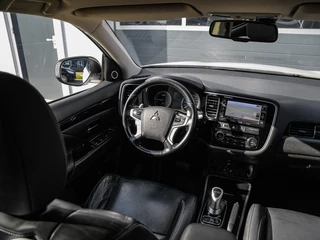 Mitsubishi Outlander 2.0 PHEV instyle | Leder | Xenon | 360 camera | Keyless | Stoelverwarming | PDC v+a / 15