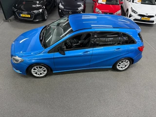Mercedes-Benz B-Class 180 Ambition Nederlandse auto/ Trekhaak/ Parkeersensoren voor en achter/ Set winterbanden / 33