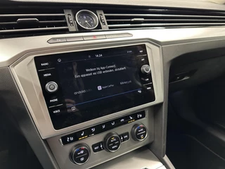Volkswagen Passat Variant 1.5 TSI Highline NAVI CARPLAY CRUISE LM ECC. / 32