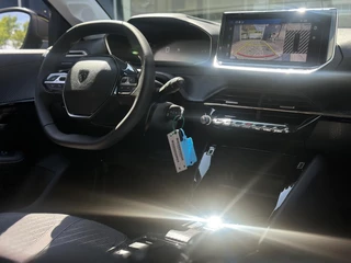 Peugeot 208 1.2 Hybrid 110 e-DCS6 Allure | Climate Control | Navigatie | Full LED | DAB | Parkeercamera/-sensoren | Apple Carplay/Android Auto | Dode hoekdetectie | Lichtmetalen velgen | / 23