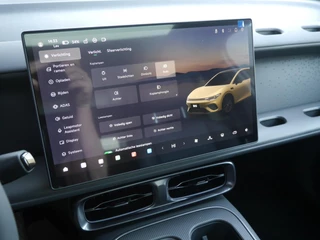 Leapmotor B05 ProMax Design 67.1 kWh | Panoramadak | Elektrisch verstelbare stoelen | Stuurwiel verwarming | Apple carplay/Android auto | Sfeerverlichting | Regensensor | Privacyglas | 19 inch lichtmetalen velgen / 25