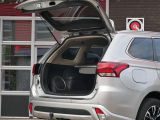 Mitsubishi Outlander 2.0 PHEV Premium Trekhaak| Camera| NAP / 28