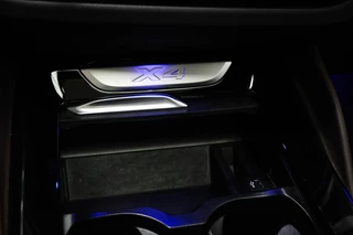 BMW X4 xDrive20i Business Edition Plus | PANORAMADAK | HEAD UP | HOUTAFWERKING | STUURVERWARMING | 19" / 39