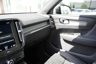 Volvo XC40 1.5 T4 RECH R-DESIGN Camera,Carplay, Harman Kardon / 29