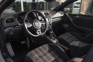 Volkswagen Golf Cabrio 2.0 TSI GTI | 2e eigenaar | DSG | Xenon | Stoelverwarming | Climatronic | Cruise control | Navigatie | Bluetooth | PDC | 18 inch Detroit | Origineel / 12