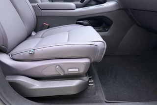 Leapmotor C10 Design REEV 28.4 kWh | Nieuwe auto | Gecombineerde actieradius WLTP 974km | 1500 kg Trekgewicht | Diverse kleuren leverbaar | Full options | Stuurverwarming | Stoelverwarming en koeling | Elektrisch verstelbare voorstoelen | Navigatie | Keyless entry & start | 20 inch lichtmetalen velgen | Led verlichting / 17