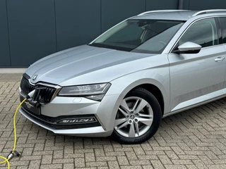 Skoda Superb Combi 1.4 TSI iV Style * AUTOMAAT * Trekhaak * Navigatiesysteem * Elektr. Kofferklep * / 9