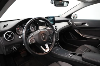 Mercedes-Benz GLA 200 Ambition  Panoramadak Navigatie Bi-Xenon / 5