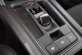 CUPRA Leon Sportstourer 1.4 e-Hybrid Achteruitrijcamera 18" Stoelverwarming Carplay / 27