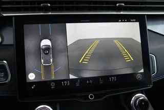 Lynk & Co 01 1.5 PHEV 262PK Stuurverwarming | Pano | Zwarte hemel | 360° Camera / 19