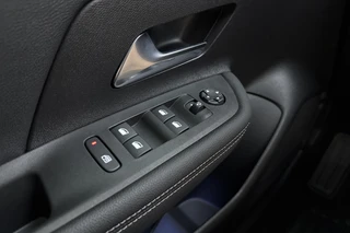 Opel Mokka 1.2 Turbo 100pk GS | Navigatie | Achteruitrijcamera | Stoel- en stuurverwarming | Climate control | Parkeersensoren | Zwart dak / 17