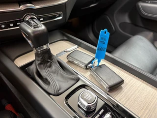 Volvo XC60 2.0 T5 Inscription | 250PK | Automaat | Leder | Camera | Trekhaak | Pano | Navi | 12,3” Digitaal Display / 11