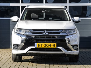 Mitsubishi Outlander 2.0 PHEV instyle | Leder | Xenon | 360 camera | Keyless | Stoelverwarming | PDC v+a / 12