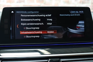 BMW 5 Series Touring 530i High Executive Luxury Line Automaat  / Navigatiesysteem Professional / Panoramadak / Trekhaak / Comfortstoelen / Driving Assistant Plus / Adaptieve LED-koplampen / Hifi / Stuurwielrand Verwarmd / Achteruitrijcamera / Head-Up Display / Stoelverwarming / 32