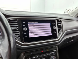 Volkswagen T-Roc 1.0 TSI Style | Adaptive cruise control | Stuur & Stoelverwarming | Camera | CarPlay / 6