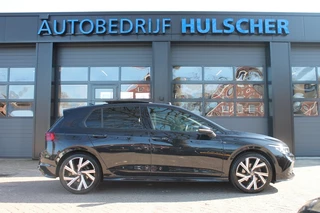 Volkswagen Golf 1.5 ETSI R-LINE BNS Automaat Panorama dak / Camera / 2