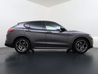 Alfa Romeo Stelvio 2.2 JTD AWD Veloce Automaat | VAN: € 34.900- VOOR: € 32.877,- UW HERFSTVOORDEEL: € 2.023,- | CAMERA| STOEL + STUURVERWARMING + MEMORY| KEY LESS ENTRY | LEDER | ADAPT. CRUISE CONTROL | 12 MND BOVAG GARANTIE / 10
