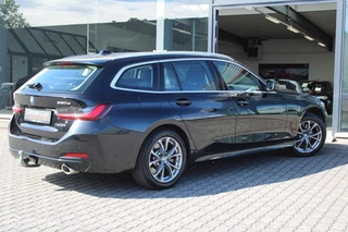 BMW 3-serie Touring 320e xDrive/Led/Trekhaak/Navi/Tel/All seas/ / 17