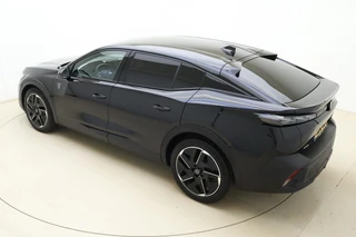 Peugeot 408 1.2 Hybrid 145 e-DCS6 GT | Automaat | Adaptieve cruise control | Stuurverwarming | Elektrisch bedienbare achterklep | Lichtmetalen velgen | Keyless entry en start | Full led / 5