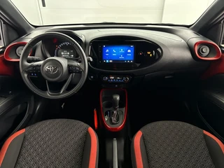Toyota Aygo X 1.0 VVT-i S-CVT Pulse Plus Automaat | Keyless Entry | Parkeersensoren voor + achter | 17'' L.M. Velgen / 5