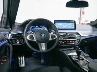 BMW 5 Serie Touring 530e xDrive M-Sport Panoramadak | Adapt. Cruise Control / 33