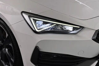 CUPRA Leon Sportstourer 1.4 e-Hybrid VZ 245 PK Achteruitrijcamera Apple CarPlay Stoel-Stuurverwarming / 22
