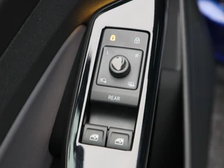 Volkswagen ID.4 Business 77 kWh 204 Pk | Stoel/Stuurverwarming | Adaptive Cruise | LED | Parkeersensoren | CarPlay | 61.008 Km !! / 22