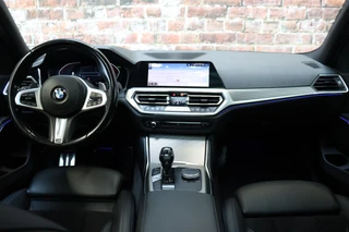 BMW 3 Serie Sedan 320i High Executive M Sport Pakket Automaat  / Live Cockpit Professional / Schuif-/kanteldak / Achteruitrijcamera / Stoelverwarming / DAB / Shadow Line / Apple CarPlay / LED / 19 Inch / Extra Getint Glas / 17