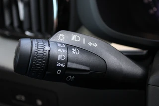 Volvo XC60 2.0 T6 Plug-in hybrid AWD Plus Black Edition  | Panoramadak | H/K | Camera | Leder / 12
