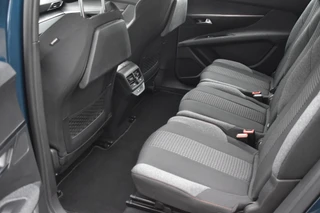 Peugeot 5008 PureTech 130 EAT8 Automaat GT 7-persoons | Navigatie via Carplay & Android Auto | Achteruitrijcamera | Parkeersensoren v+a | Stoelverwarming | Climate Control | Keyless Start | DAB | Isofix Bevestigingspunten | Lichtmetalen Velgen | Zeer Compleet!!! / 26