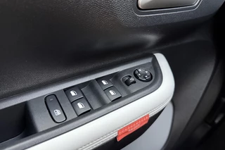 Citroen Ë-C3 Max 113pk 44 kWh | Navigatie | Climate control | Camera | DAB Radio | Dakrails | Lichtmetalen velgen / 18
