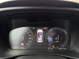 Volvo XC40 1.5 T5 Twin Engine R-Design | SOH 89% | Panoramadak | Camera | / 17