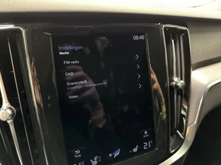 Volvo V60 2.0 B3 Momentum Advantage TREKHAAK CARPLAY NAVI ADAPTIEF CRUISE CAMERA. / 48