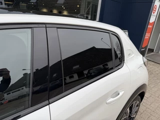 Peugeot 208 1.2 Turbo 100 PK GT | Navigatie | Zwart dak | Sportstoelen | Keyless Start | 17" Lichtmetalen Velgen | Full LED Verlichting | Climate Control | Cruise Control | Camera | Parkeersensoren | Dodehoek detectie | / 39
