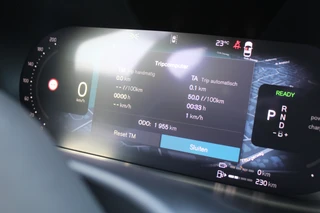 Volvo XC60 2.0 T6 PHEV AWD Plus Black Edition  | Panoramadak | Head-up | 360 Camera | H&K / 11