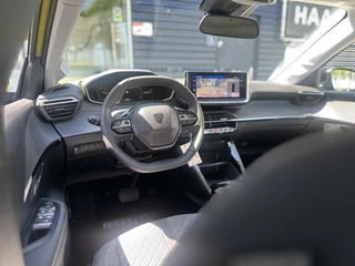 Peugeot 208 1.2 Hybrid 110 e-DCS6 Allure | Climate Control | Navigatie | Full LED | DAB | Parkeercamera/-sensoren | Apple Carplay/Android Auto | Dode hoekdetectie | Lichtmetalen velgen | / 11